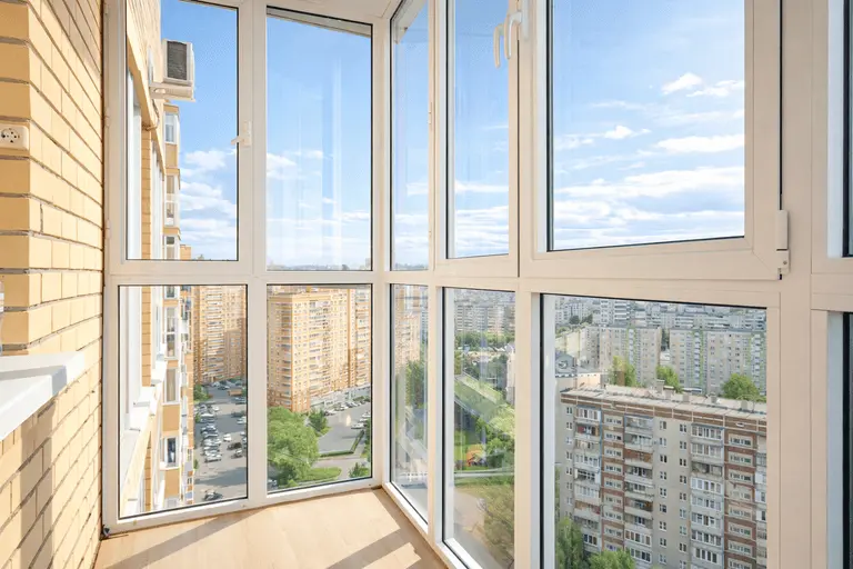 Панорамное остекление лоджии от пола до потолка