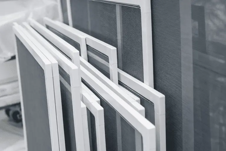 Москитные сетки на пластиковые окна для защиты от насекомых и пыли